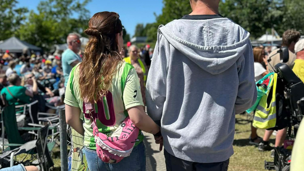 G&aelig;ster g&aring;r h&aring;nd i h&aring;nd